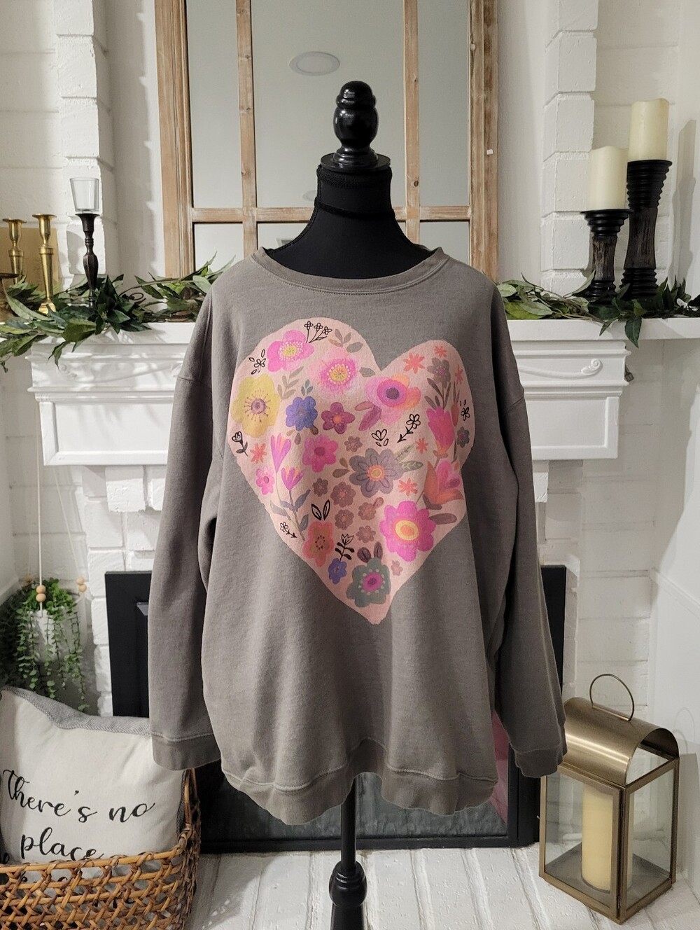 NATURAL LIFE Gray Crewneck Sweatshirt with Pink Floral Heart And Pockets XXL